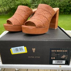 Frye Katie Woven Platform Slide size 8.5